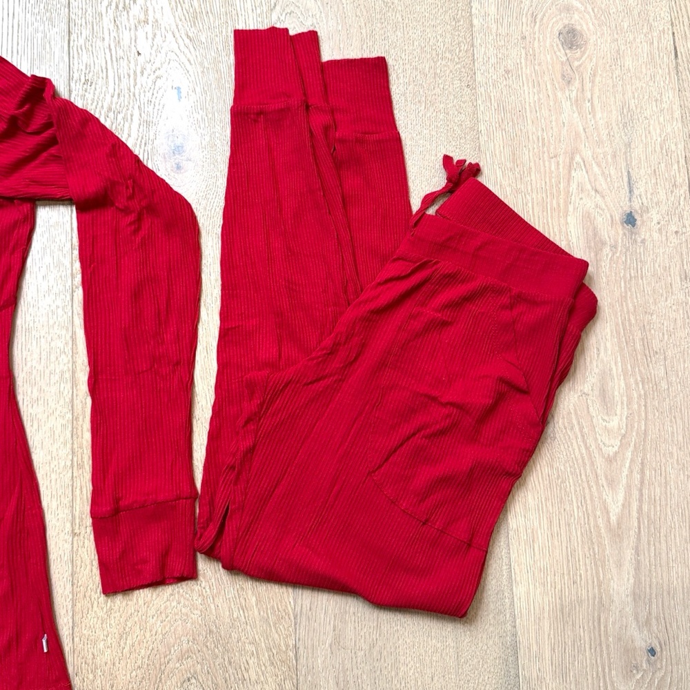 Posh Peanut Crimson Red Ribbed Women’s Long Sleeve Pajama Set – Medium (4–6) GUC - Picture 3 of 4